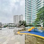 Redliving Apartemen Grand Kamala Lagoon - Icha Rooms Tower Barclay South With Netflix