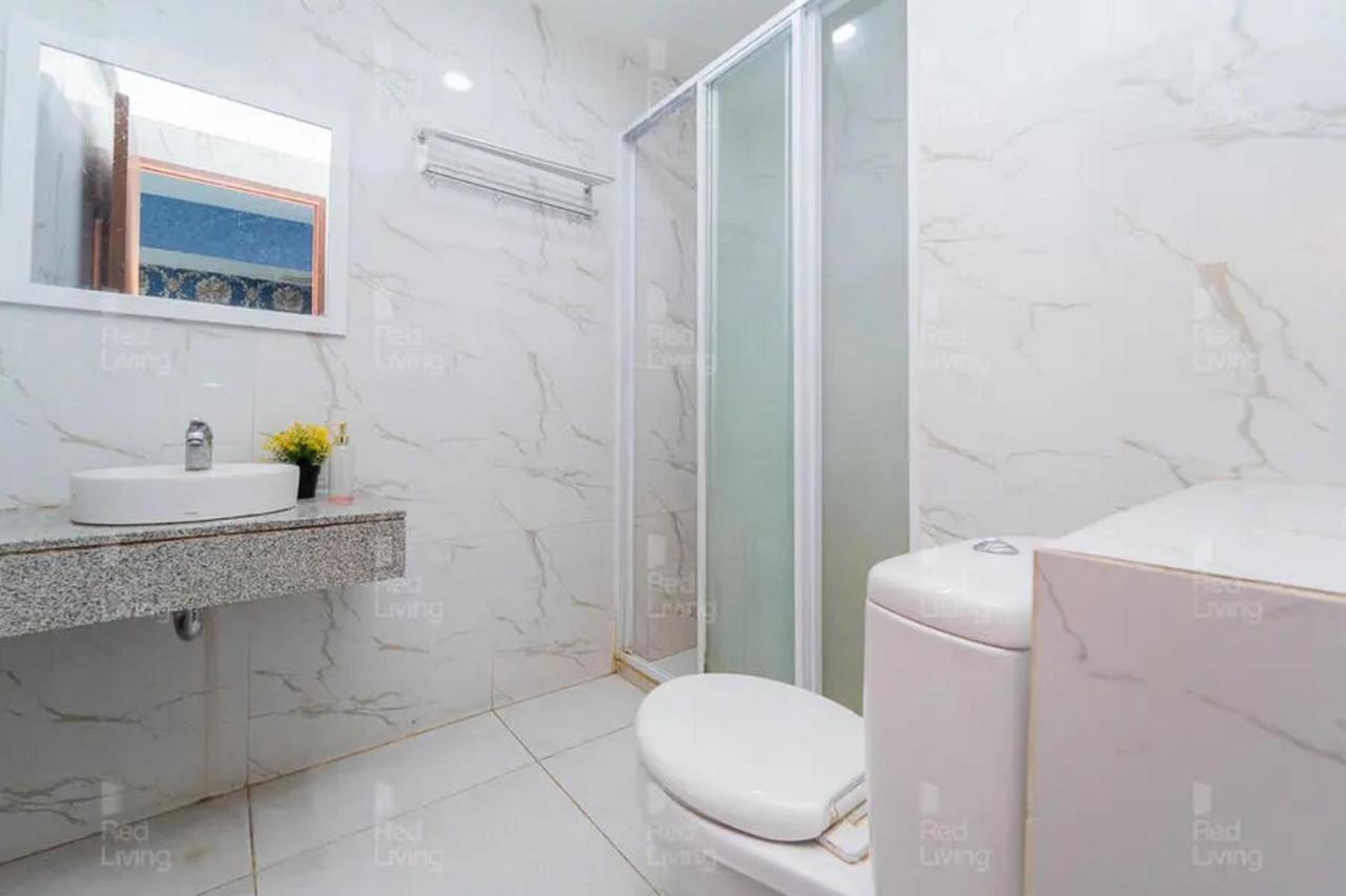 Hotel Redliving Grand Kamala Lagoon - Icha Tower Barclay South With Netflix Bekasi